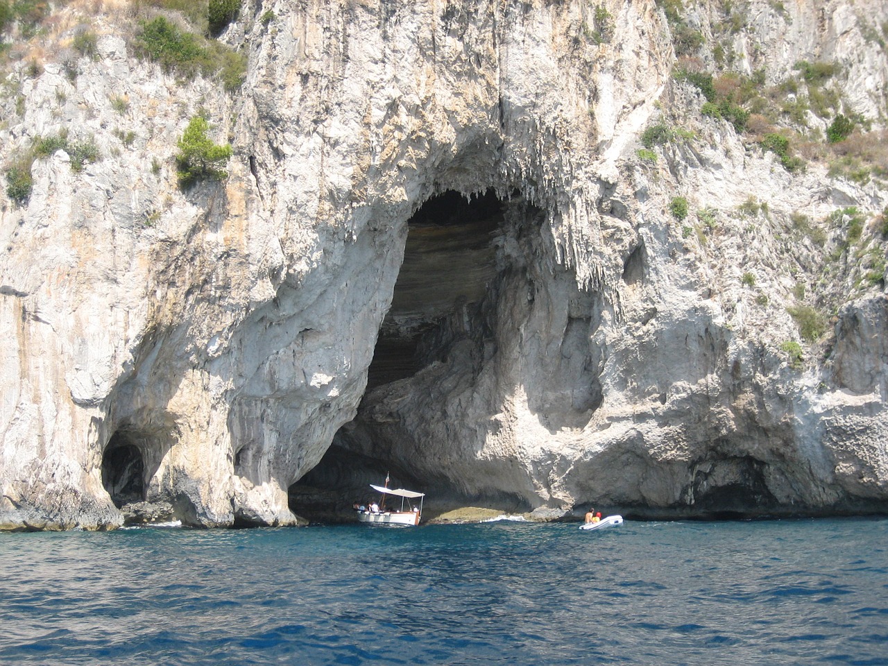 蓝洞blue grotto