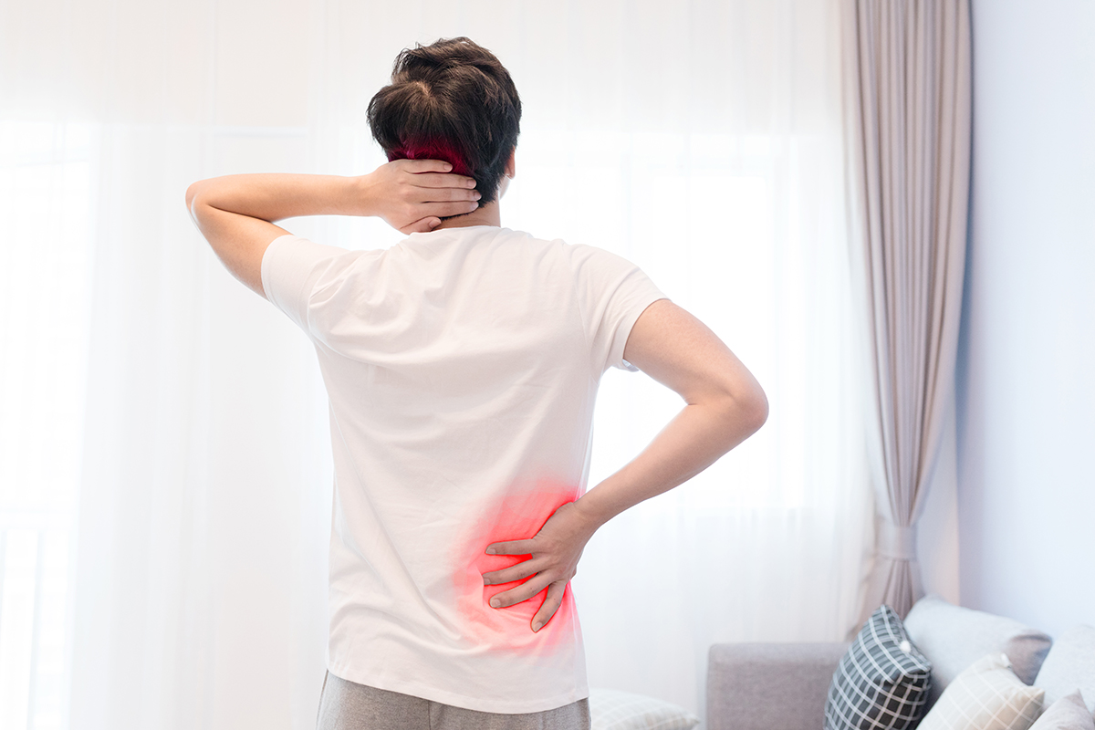 腰痛 腰部不适 脊椎问题 肌肉劳损 内脏疾病 预防和治疗腰痛 生活方式