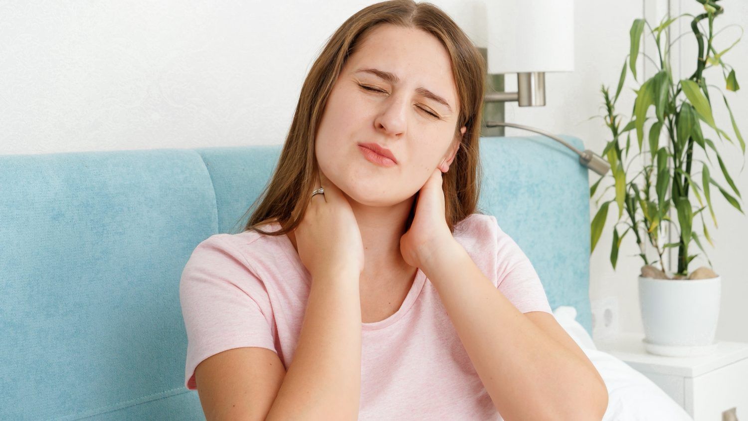 不正确的咬合可能导致的头痛和颈痛：了解肌肉紧张的症状